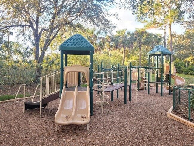 Building Photo - 10215 Evergreen Hill Dr