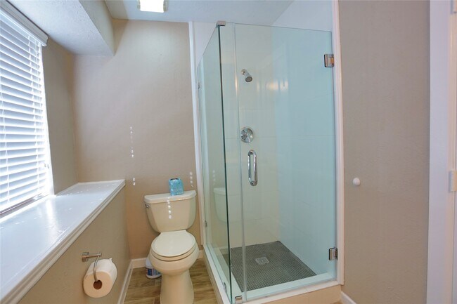 Building Photo - 7007 Glen Rosa Dr