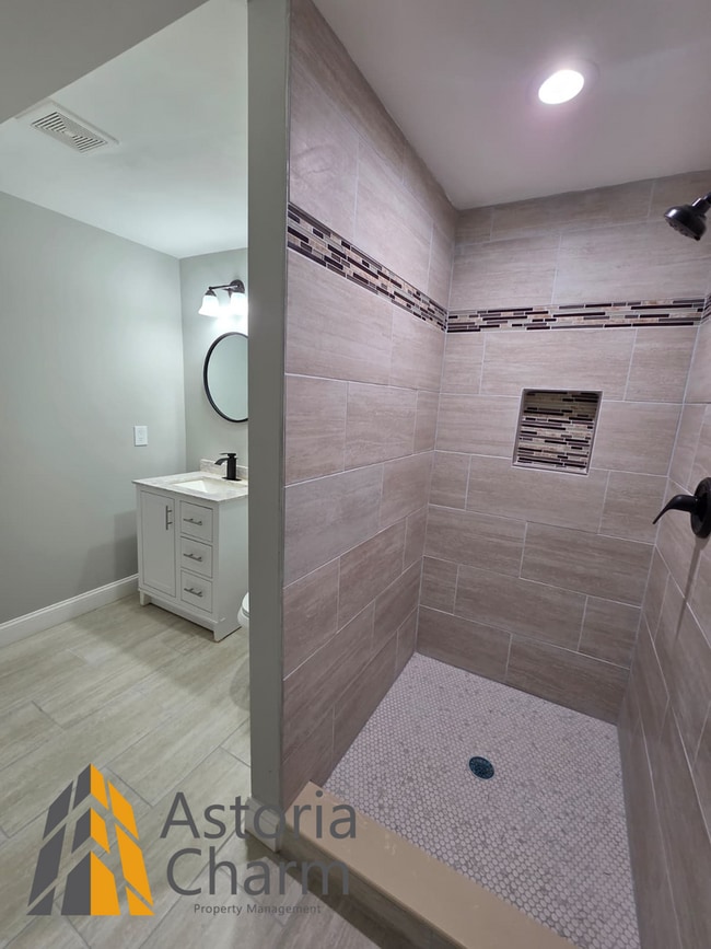 Building Photo - 4 Bedroom Rowhome with Loft Style Primary Suite and Finished Basement