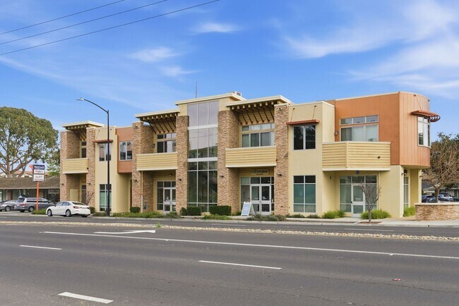 Building Photo - Gorgeous & Modern Los Altos Condo