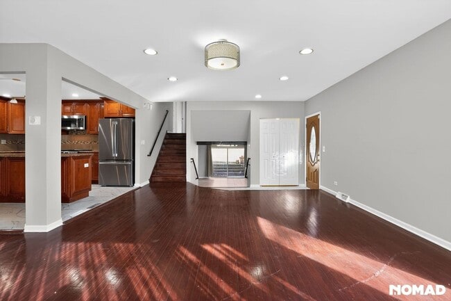 Building Photo - 7151 Hamlin Ave