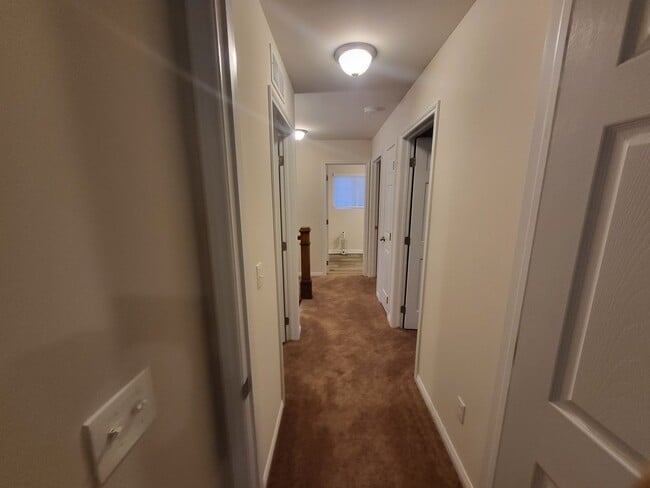 Building Photo - Spacious 4-Bedroom, 2.5-Bath Home Near Downtown Holly