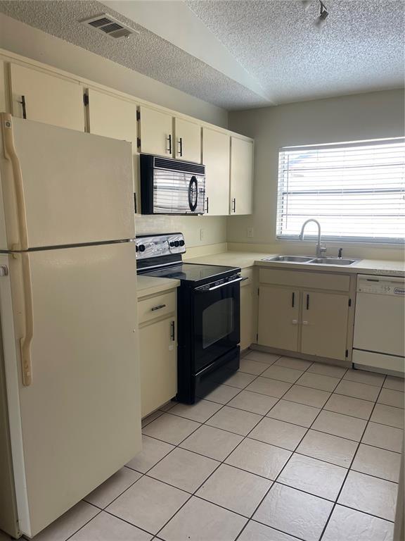 Building Photo - 1618 Bobolink Ln