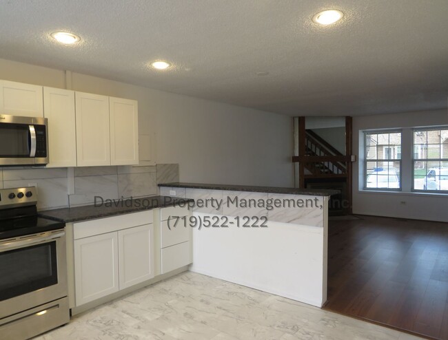 Building Photo - Cozy 2 Bedroom Condo in Rockrimmon