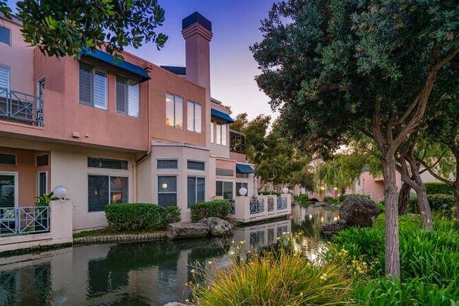Building Photo - 808 Lakeshore Dr.