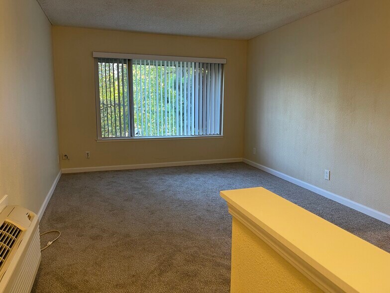 Living Room - 1241 Morse Ave