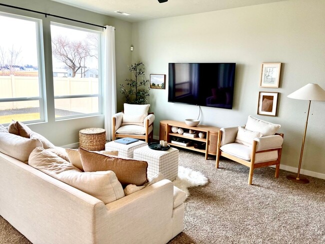 Building Photo - 3 Bedroom 2.5 Bath w/Community Pool AVAILA...
