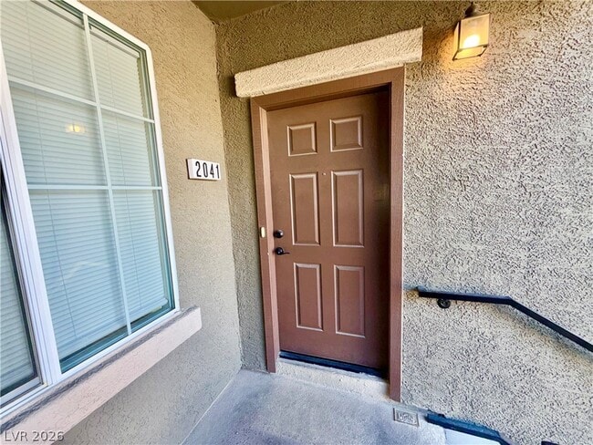 Building Photo - 6868 Sky Pointe Dr