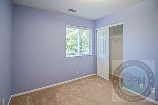 Building Photo - Beautiful and Spacious 4 Bedroom 2.5 Bathr...