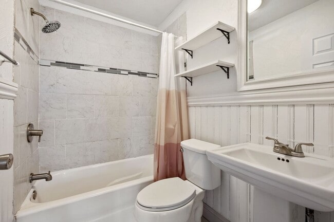 Building Photo - Recently Updated 3 Bedroom Cape Cod Home In Brookline.  Available Immediately.