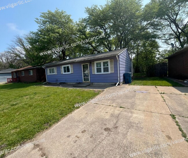 Building Photo - This stunning 4 Bedroom, 1 Bath home in Gary, IN
