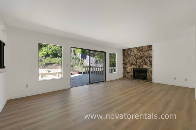 Building Photo - 32 Spinosa Way