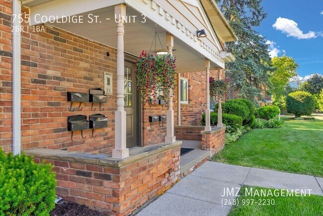 Building Photo - 755 Cooldige St.-Unit 3