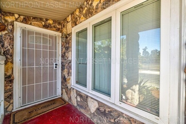 Building Photo - Welcome to this stunning 4-bedroom, 2-bath...