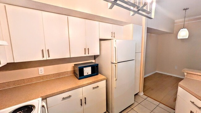 Building Photo - ANNUAL UNFURNISHED GROUND FLOOR CONDO 3 BE...