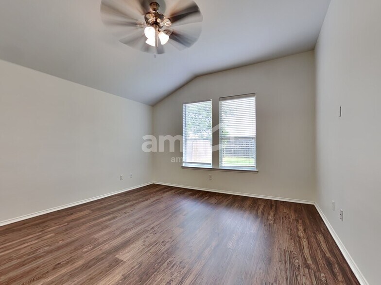 Building Photo - 8065 Plateau Dr