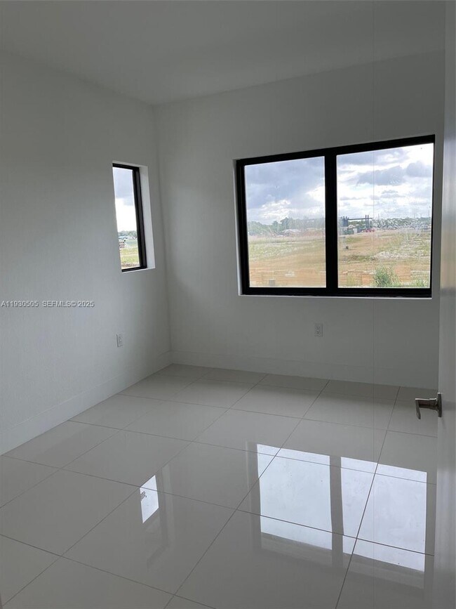 Building Photo - 238 NW 11th Ct