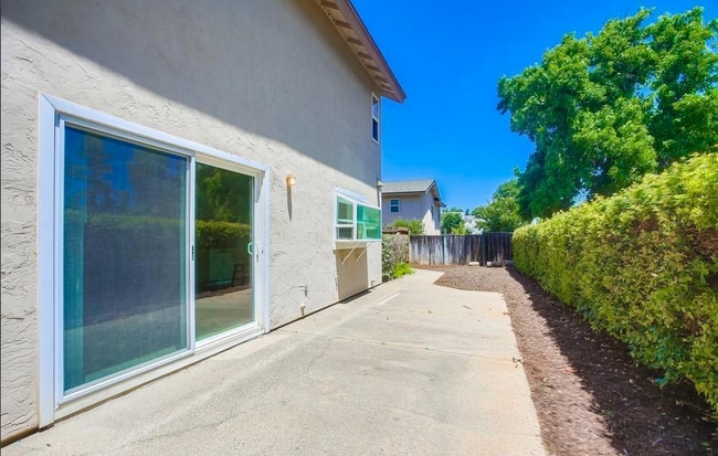 Building Photo - 2074 Caraway St