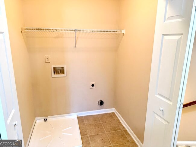 Building Photo - 2390 Camden Oak Way