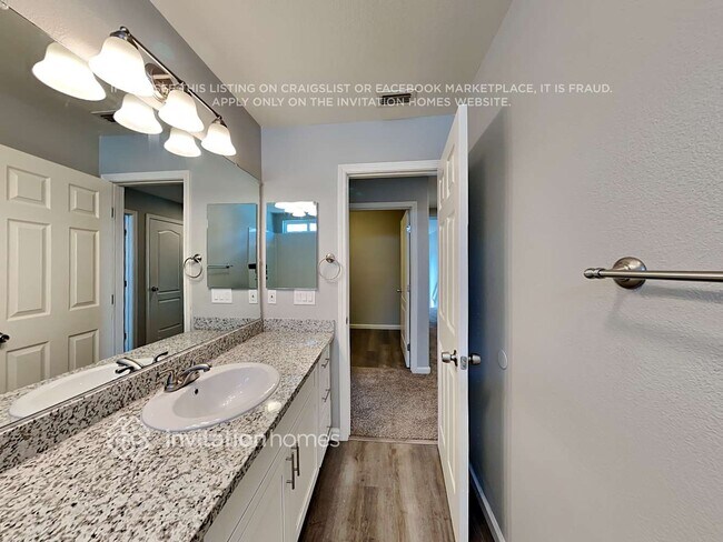 Building Photo - 2542 Huber Dr