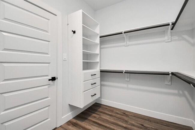 Building Photo - 12163 La Salle River Rd