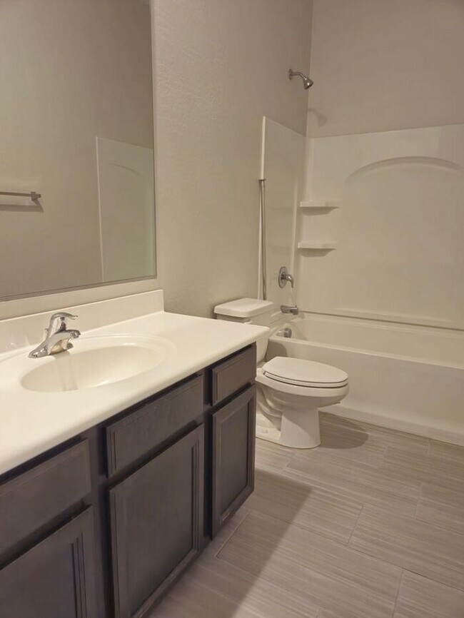 Building Photo - Beautiful 4 Bedroom 3 Bath Home in Gated C...