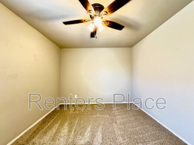 Building Photo - 12515 S Cedar Pl