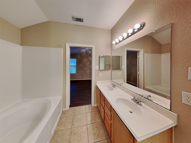 Building Photo - 9215 Birch Springs Dr