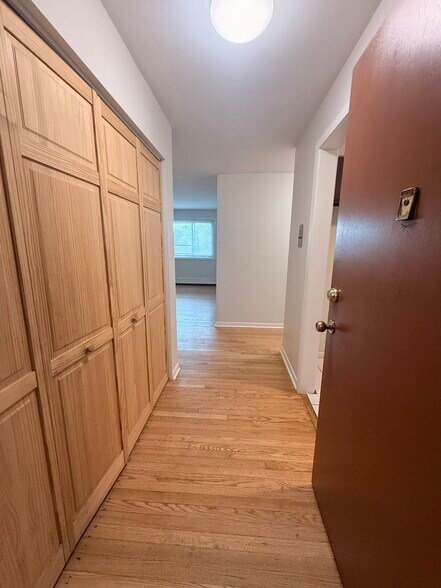 Building Photo - 700 McKinley Ave