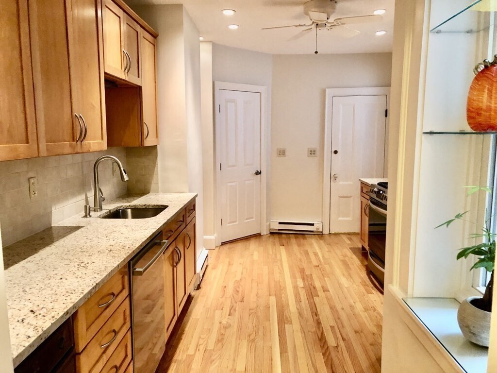 Building Photo - 7 Auburn St