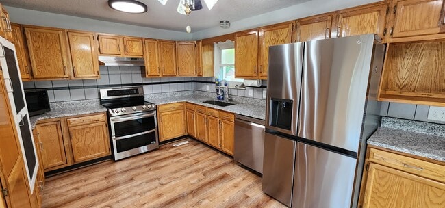 Building Photo - 169 Valleyview Dr