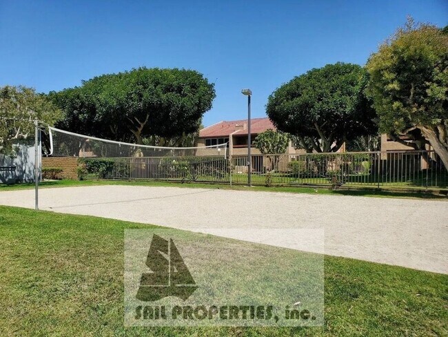 Building Photo - 17162 PCH #204