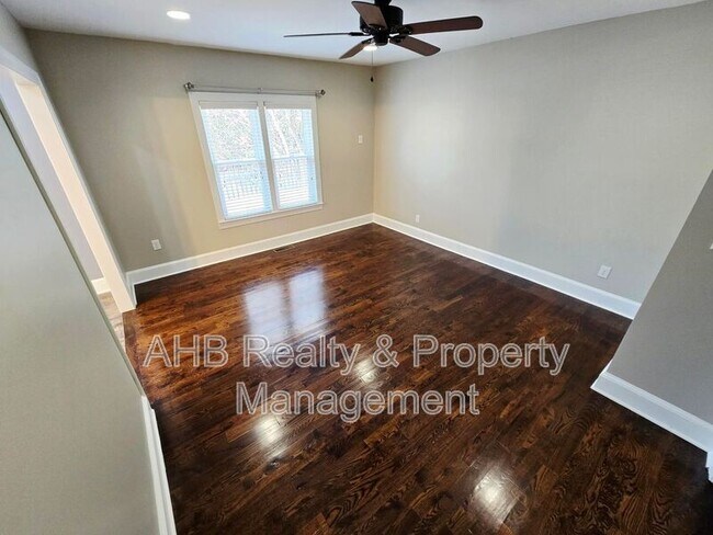 Building Photo - 422 Alamance Rd