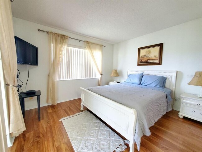 Building Photo - 20 Woodlake Pl