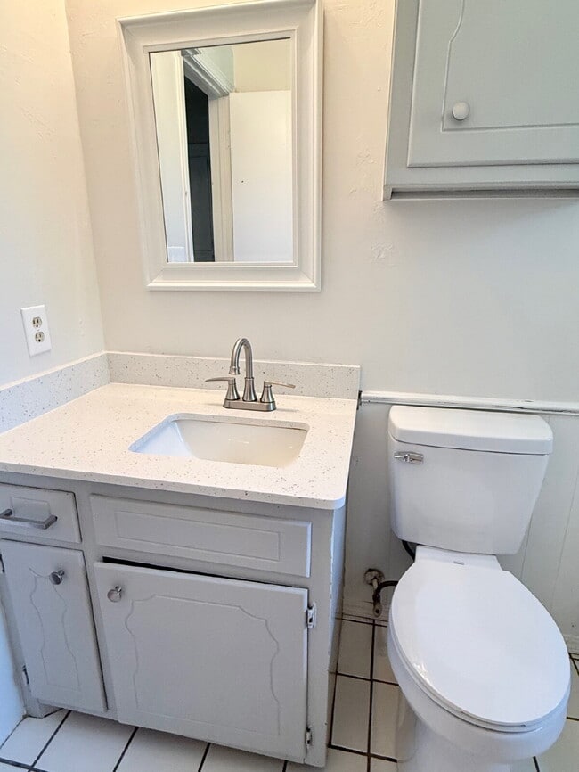 Building Photo - Inviting Mustang Gem with Spacious Kitchen...