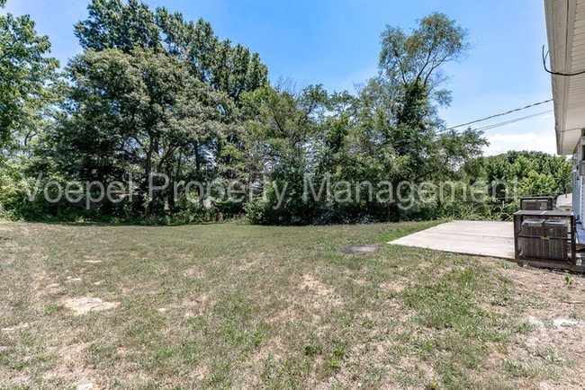 Building Photo - 2 Bedroom 1 Bath Remodeled KCK Duplex
