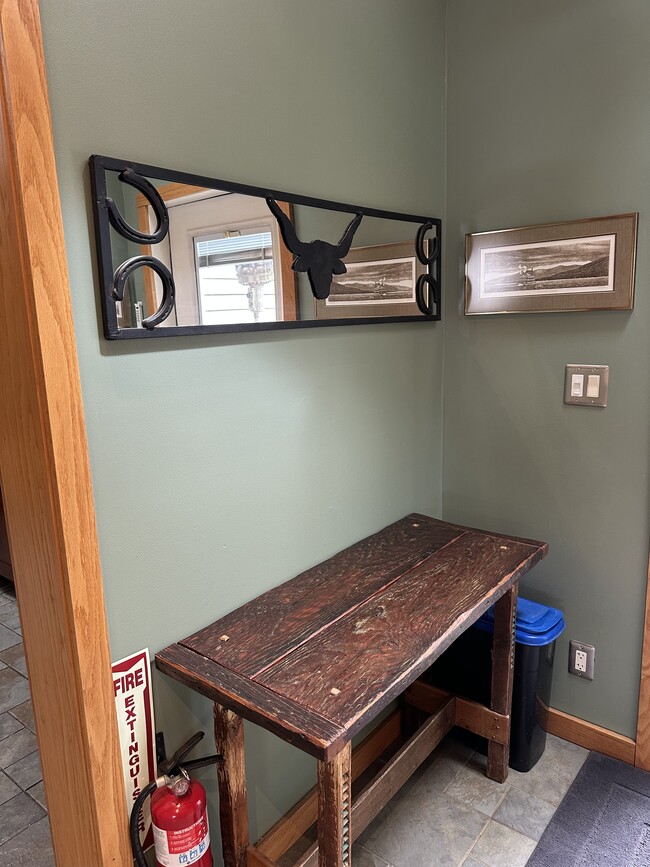 Building Photo - 16 Gibbons Ln