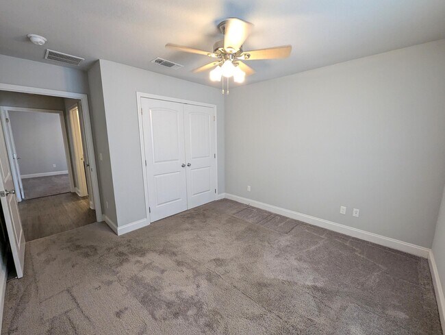 Building Photo - 1827 Sundown Dr