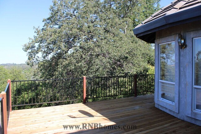 Building Photo - 677 Hoppe Ln