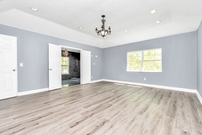 Building Photo - 12418 Mill Ridge Dr