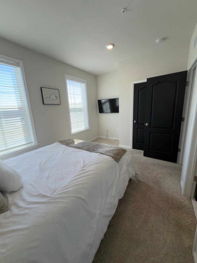 Building Photo - 2770 Lanham Hill Cir