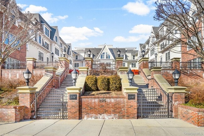 Building Photo - 225 Stanley Ave