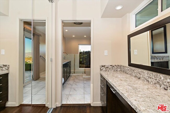 Building Photo - 15451 Longbow Dr