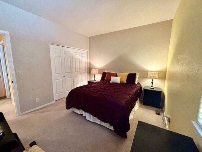 Building Photo - Furnished 2 Bedroom Condo in Sunriver For ...