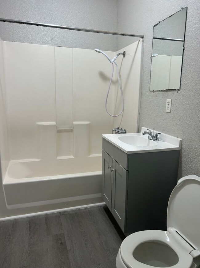 Building Photo - 308 S Mississippi St