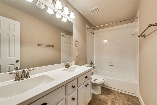 Building Photo - 1016 Somerset Cir