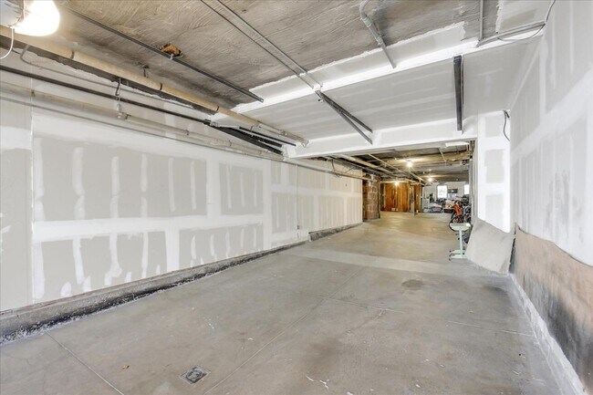 Building Photo - 1237 Chestnut St