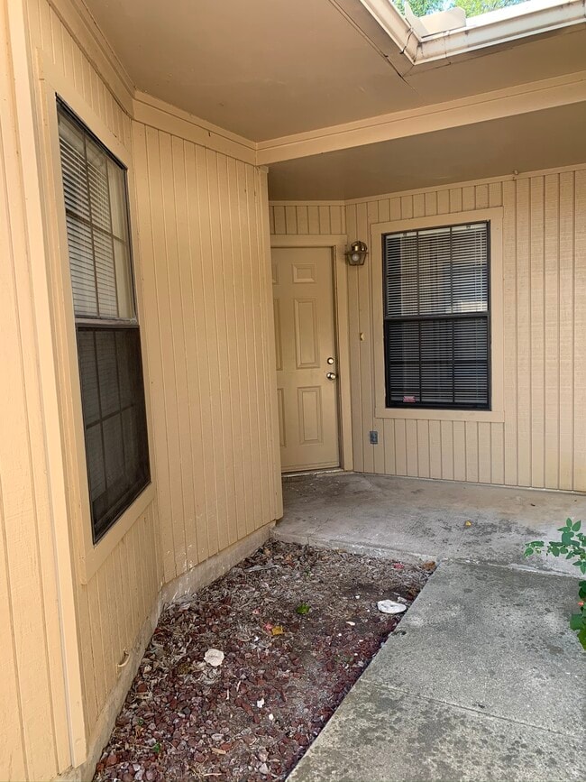 Building Photo - 3319 Gardenview Cir