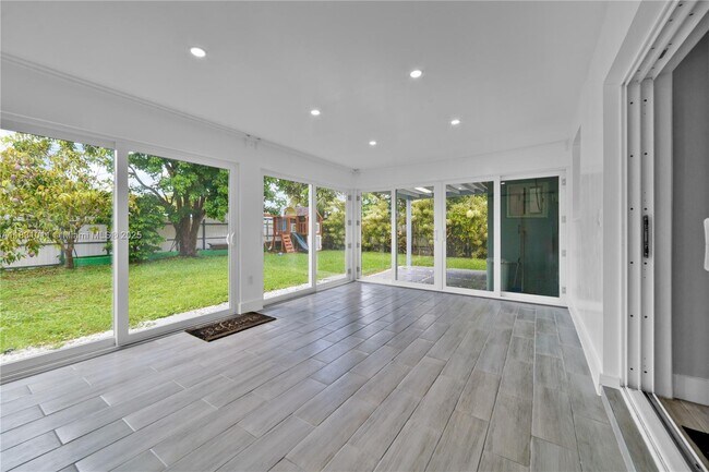 Building Photo - 16400 SW 100th Ct