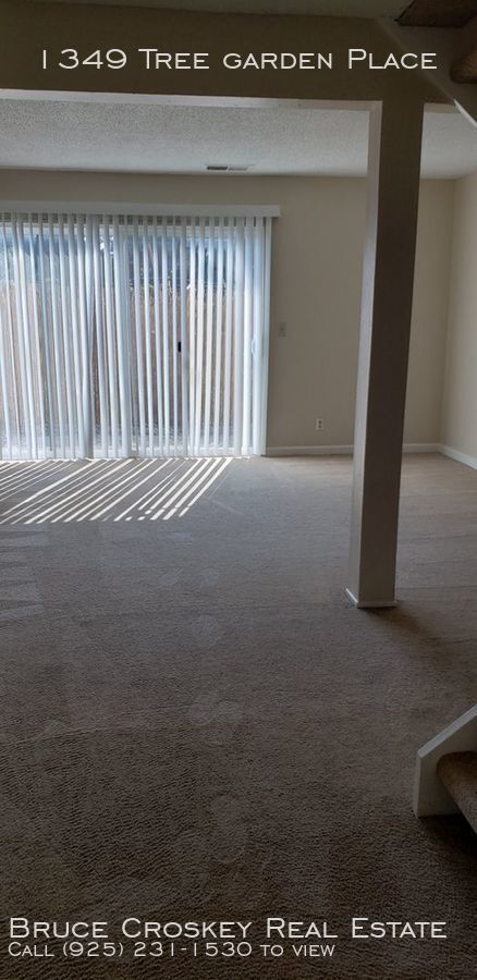 Building Photo - Move in ready! Pets ok